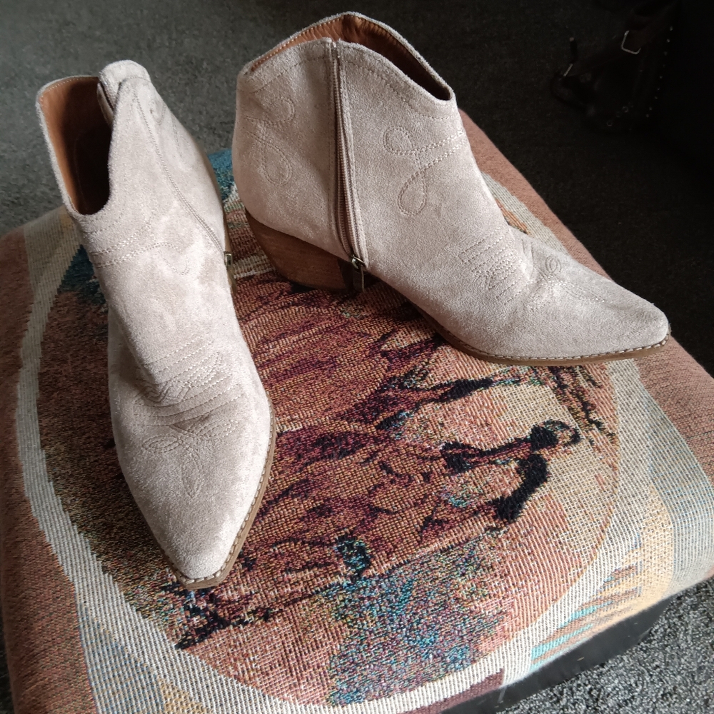Western cowboy booties